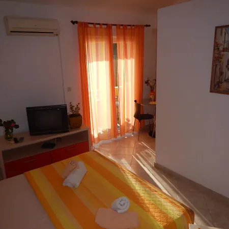 Val's Osljak Apartman *