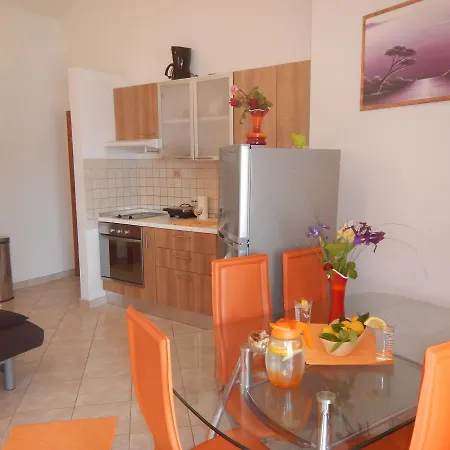 Val's Osljak Apartman *