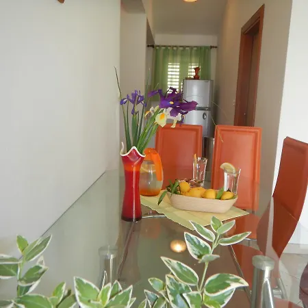 Val's Osljak Apartamento